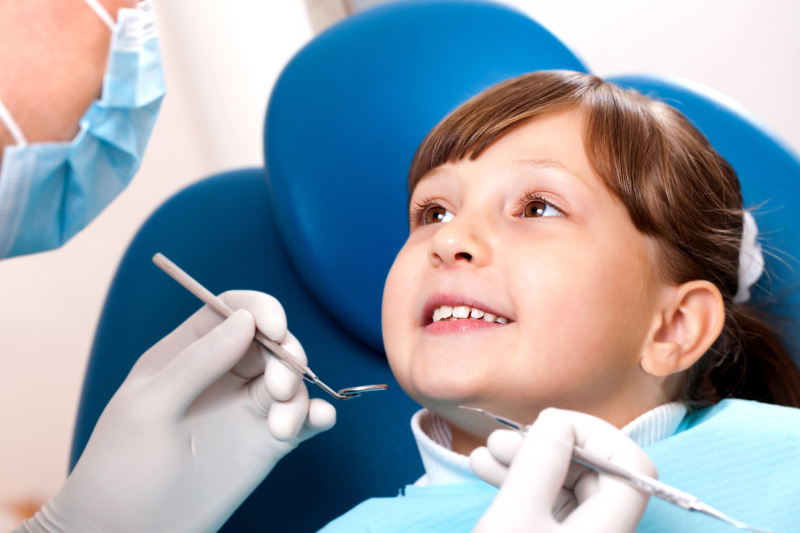 Tratamientos especializados en odontología a niños y jóvenes.